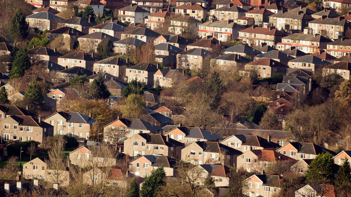 House prices rise by nearly £3,000 as Iran conflict keeps mortgage rates high