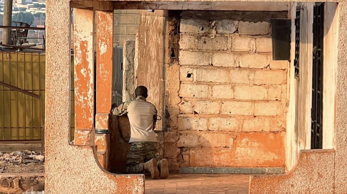 Armed groups launch simultaneous attacks in Mali as military scrambles to contain blasts