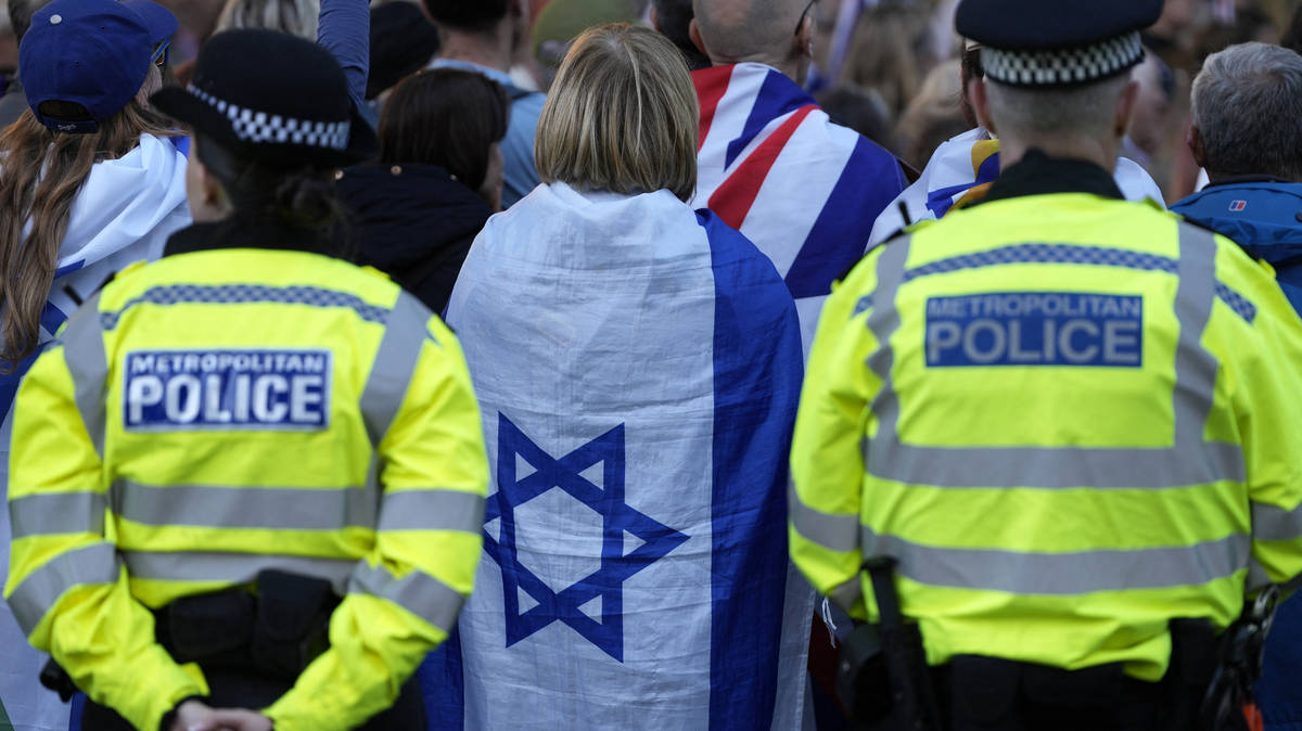 Jewish community told 'this country belongs to you and us' in letter of support following disturbing rise in anti-Semitic attacks