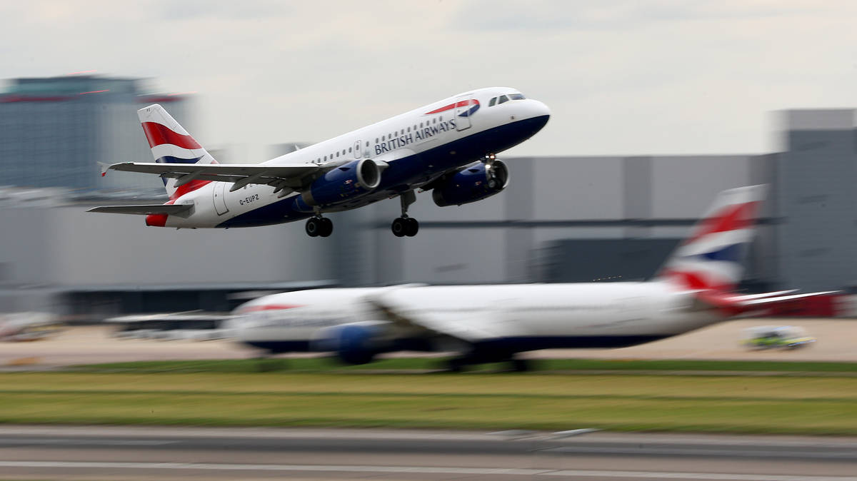 Heathrow airport blames 5% drop in passenger numbers on war in Middle East