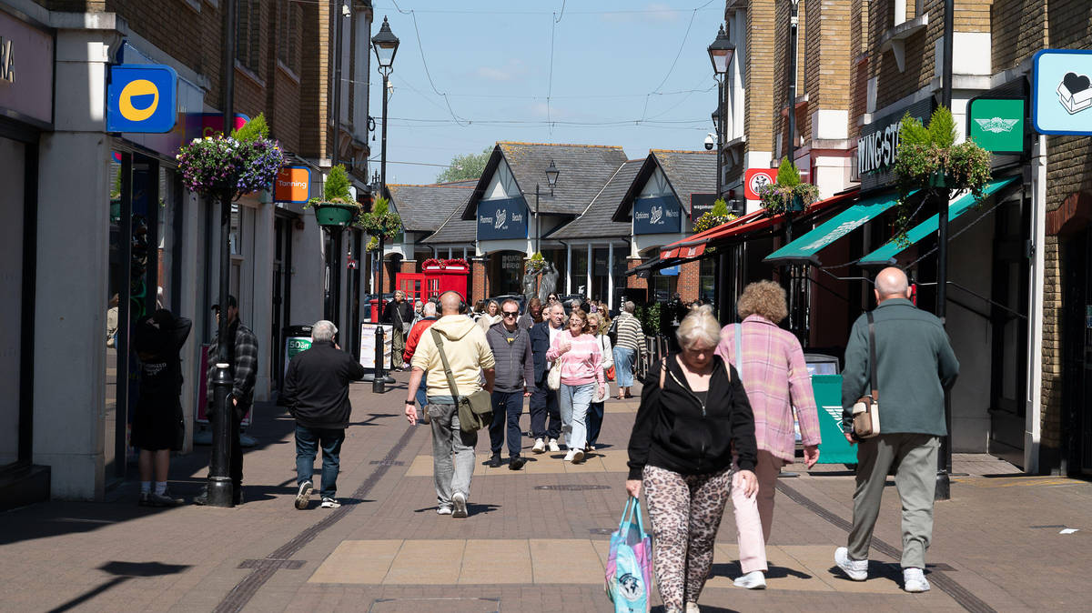 Disappointing April for retailers due to early Easter and falling consumer confidence due to Middle East war
