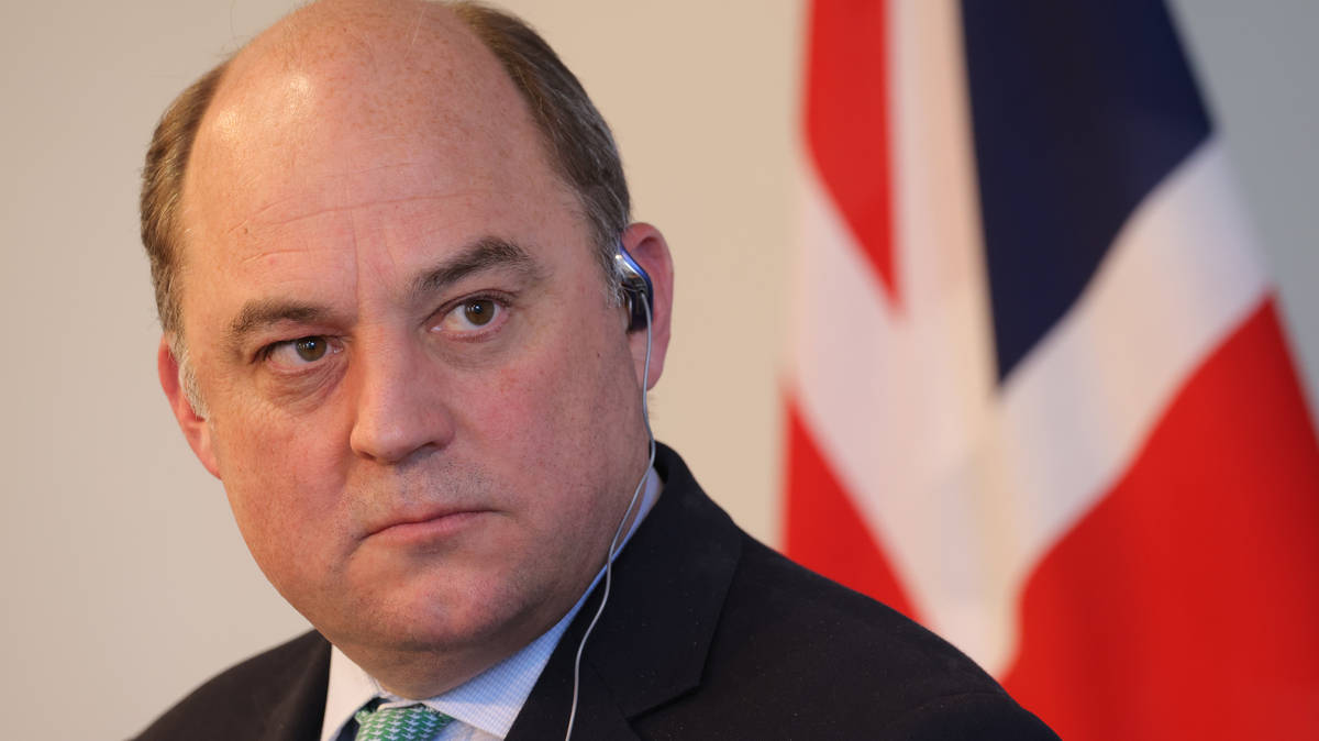 Russia Issues Arrest Warrant for Former UK Defense Chief Over Kerch Bridge Comments
