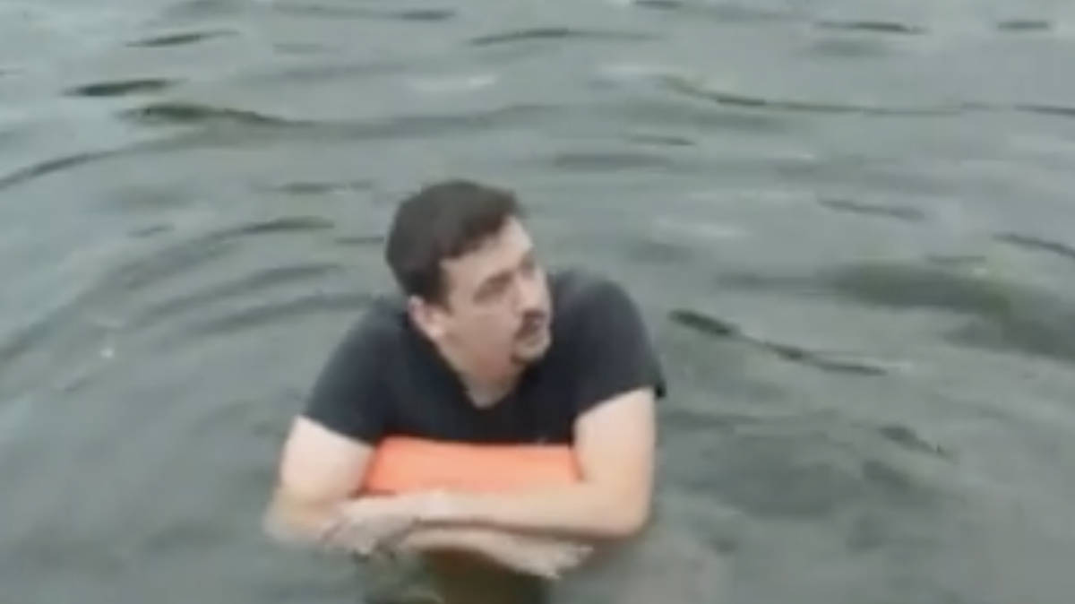 Moment LBC's Henry Riley takes the plunge in River Thames' first ...