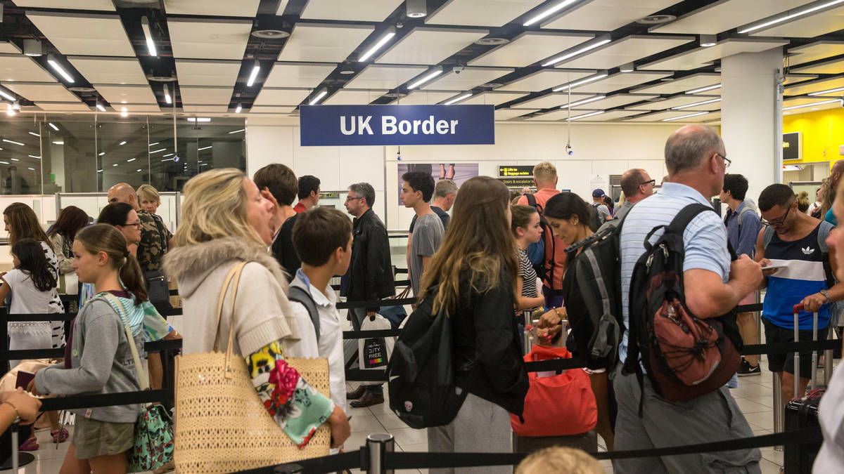 What are the UK's in / out net migration figures, as 2025 figures revealed