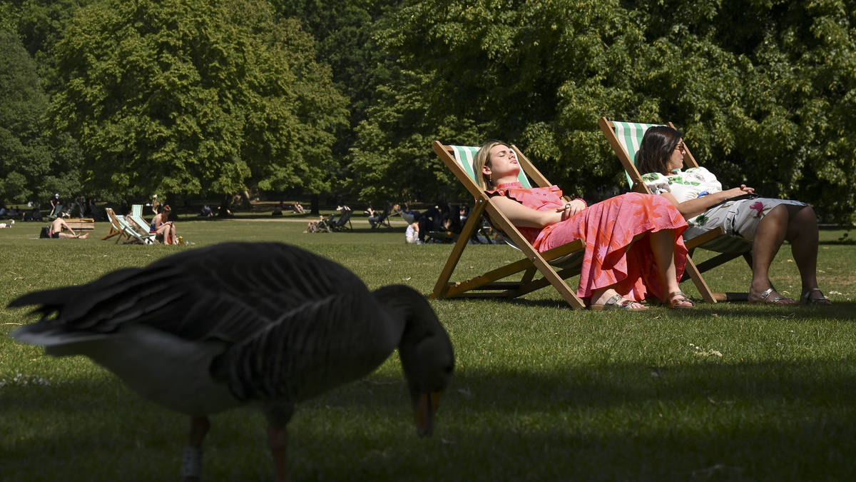 Temperatures top 28C as Brits bask in hottest day of the year so far | LBC