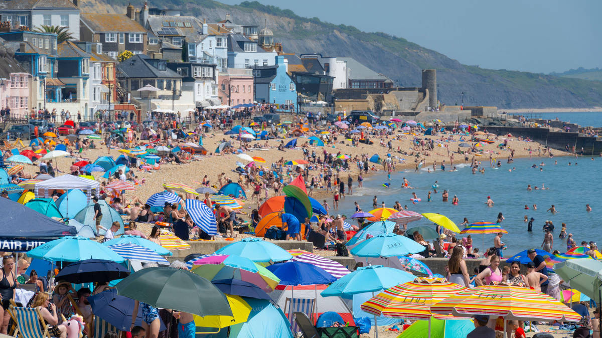 UK enjoys historic bank holiday with record high temperatures of 34.8C ...