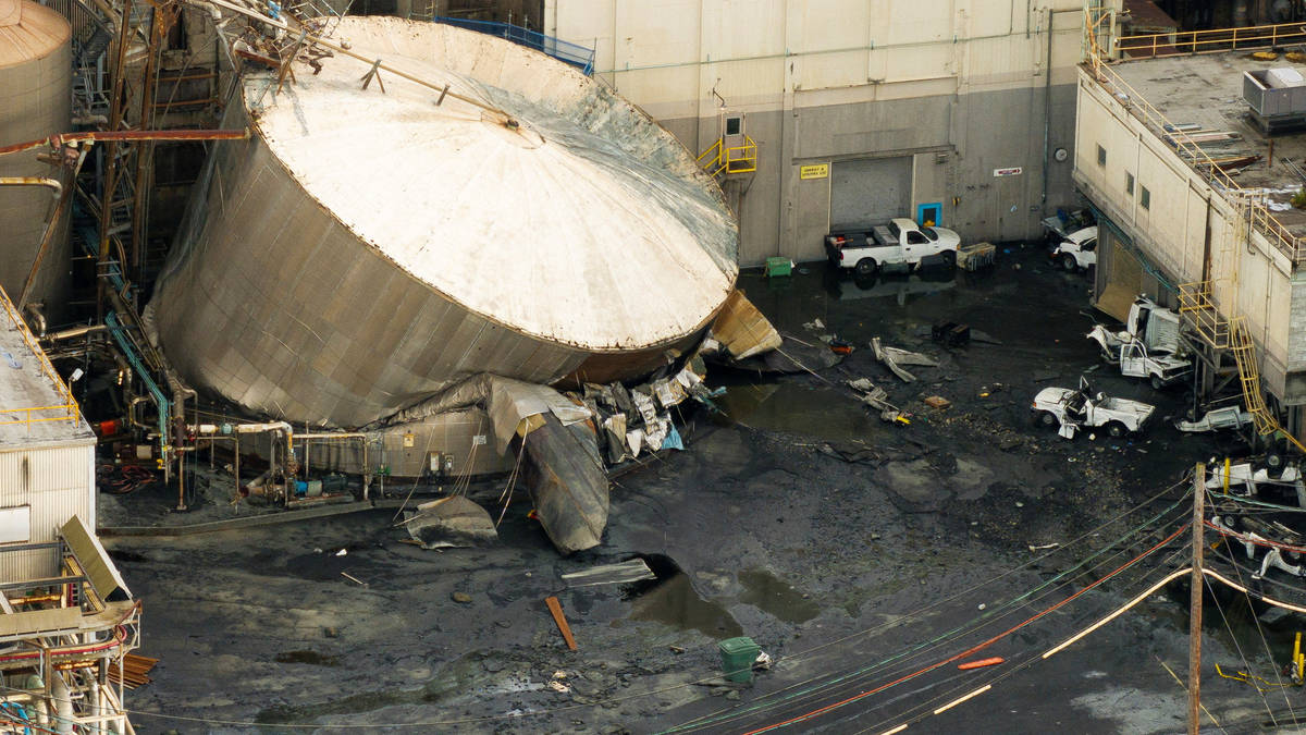 One killed and nine missing after Washington chemical tank implosion | LBC