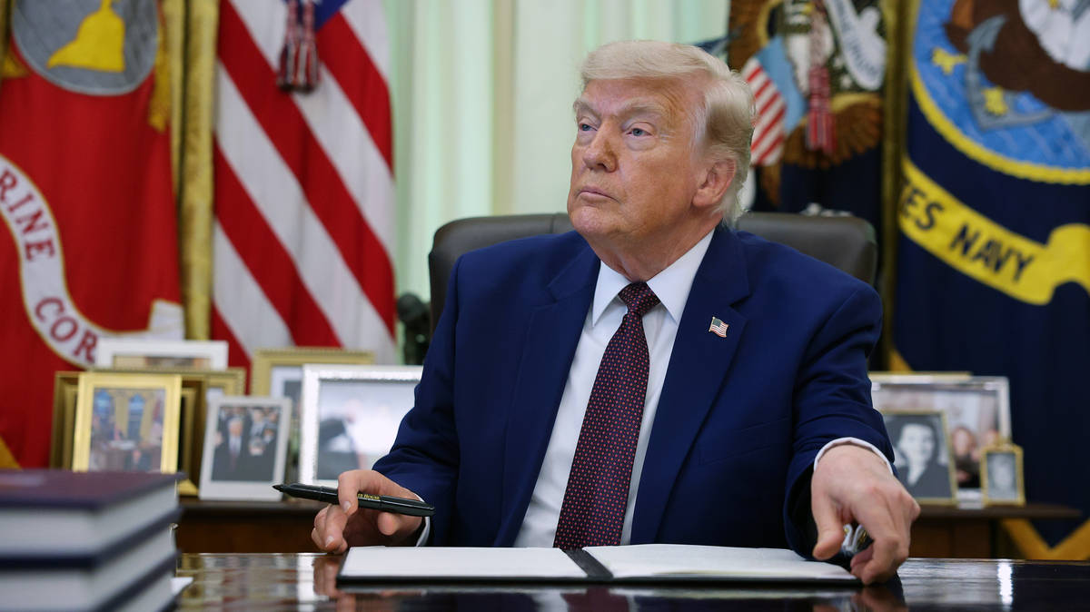 Republicans break with Trump to approve measure to prevent him from resuming Iran war without Congress