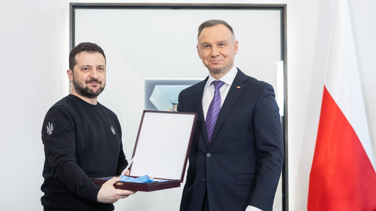 Ukrainian officials hand back Polish WW2 medal in protest over Zelenskyy snub