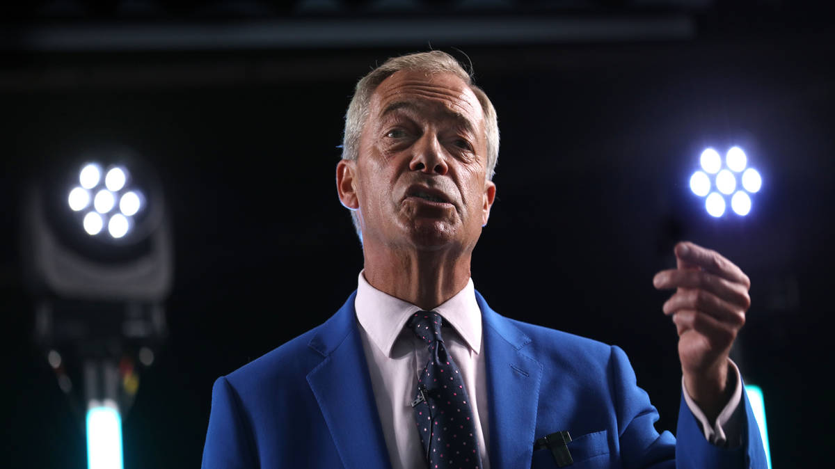 Nigel Farage tells friends he fears 'facing by-election' if found to have broken rules over his £5m from gift crypto billionaire