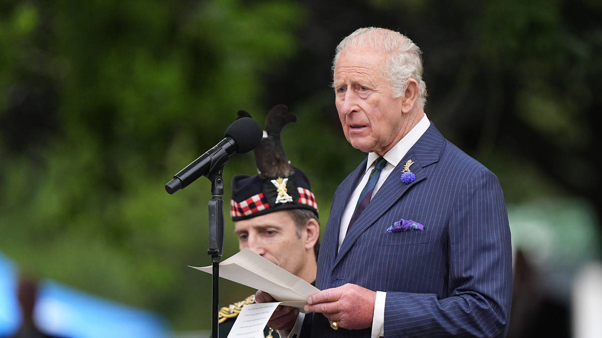 King to start traditional hand ball game during Jedburgh visit | LBC