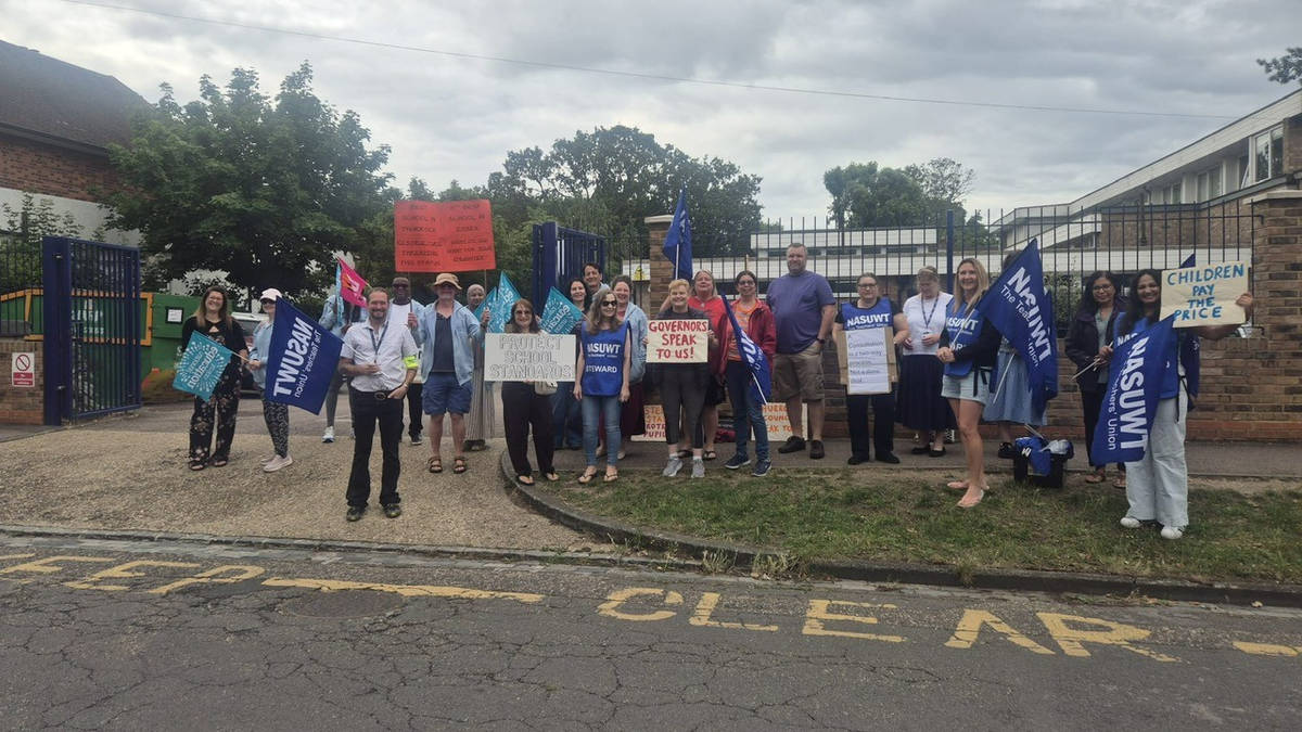 Parents pulling kids from Essex school as teachers’ strike for nine weeks and government urged to intervene