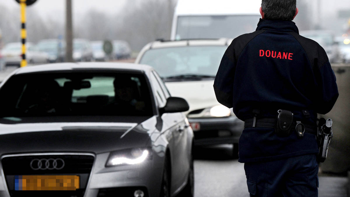 More French border guards deployed to UK checkpoints to prevent technology failures causing delays