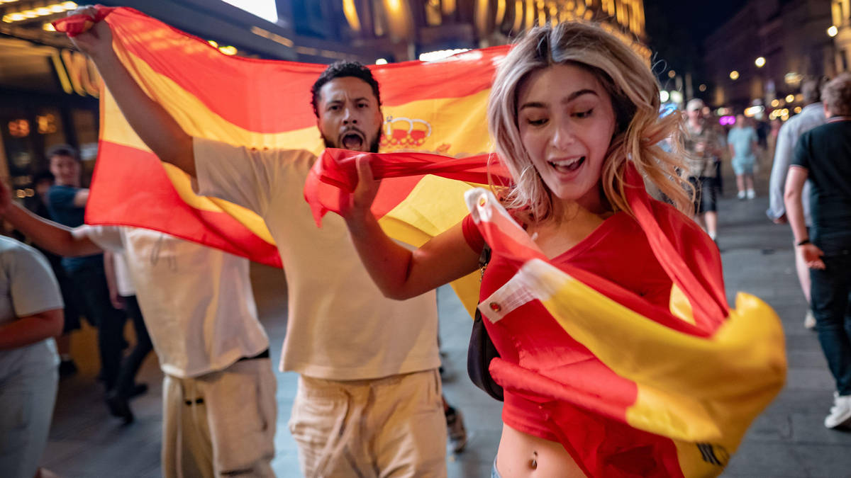 Spanish football fans celebrate on London’s streets after World Cup triumph