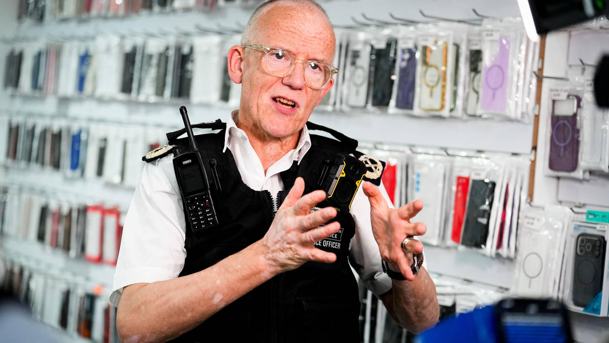 ‘London is safe’: Crime rates fall again in capital with major dip in West End phone theft