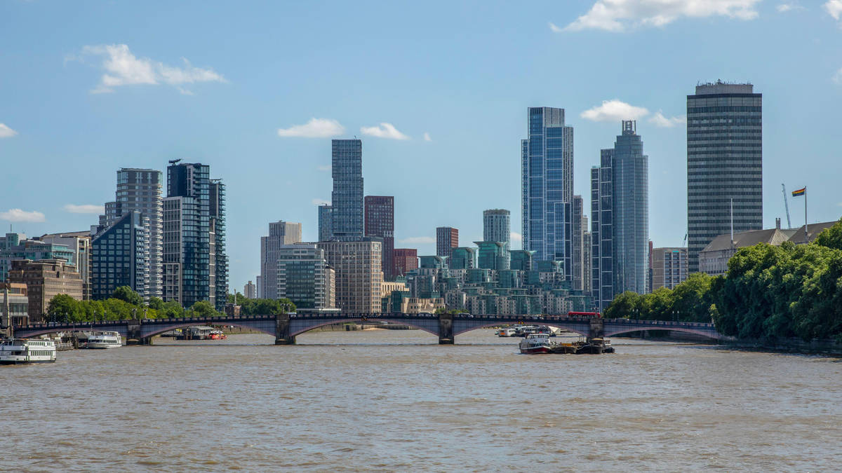 London's population falls as people move to other parts of UK in search of life 'they can afford'