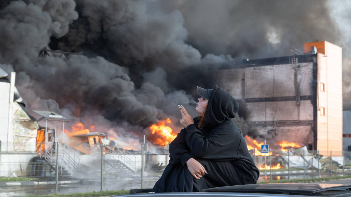 Vast plume of smoke as
