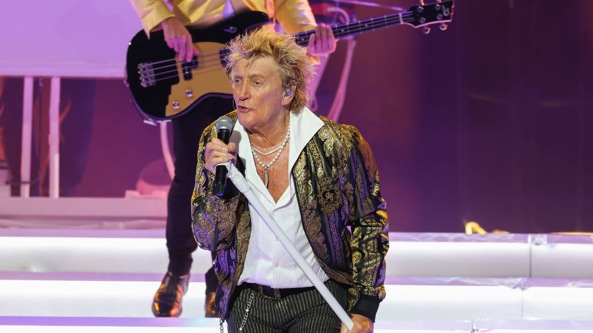 Rod Stewart cancels upcoming shows after undergoing heart surgery