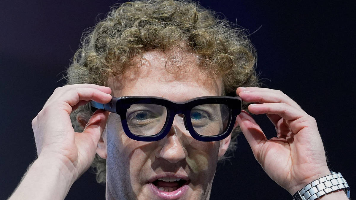 UK cinemas consider banning Meta Glasses amid piracy concerns