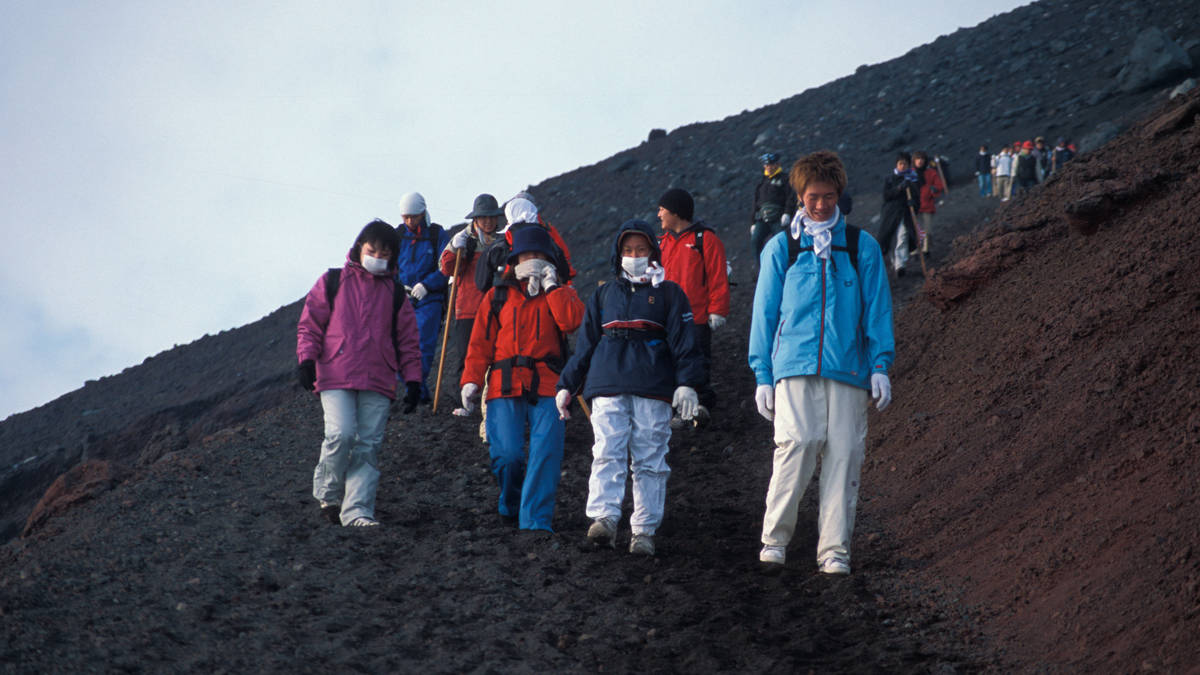 What is Mount Fuji like to climb? Father leaves son, 7, behind on Japanese mountain