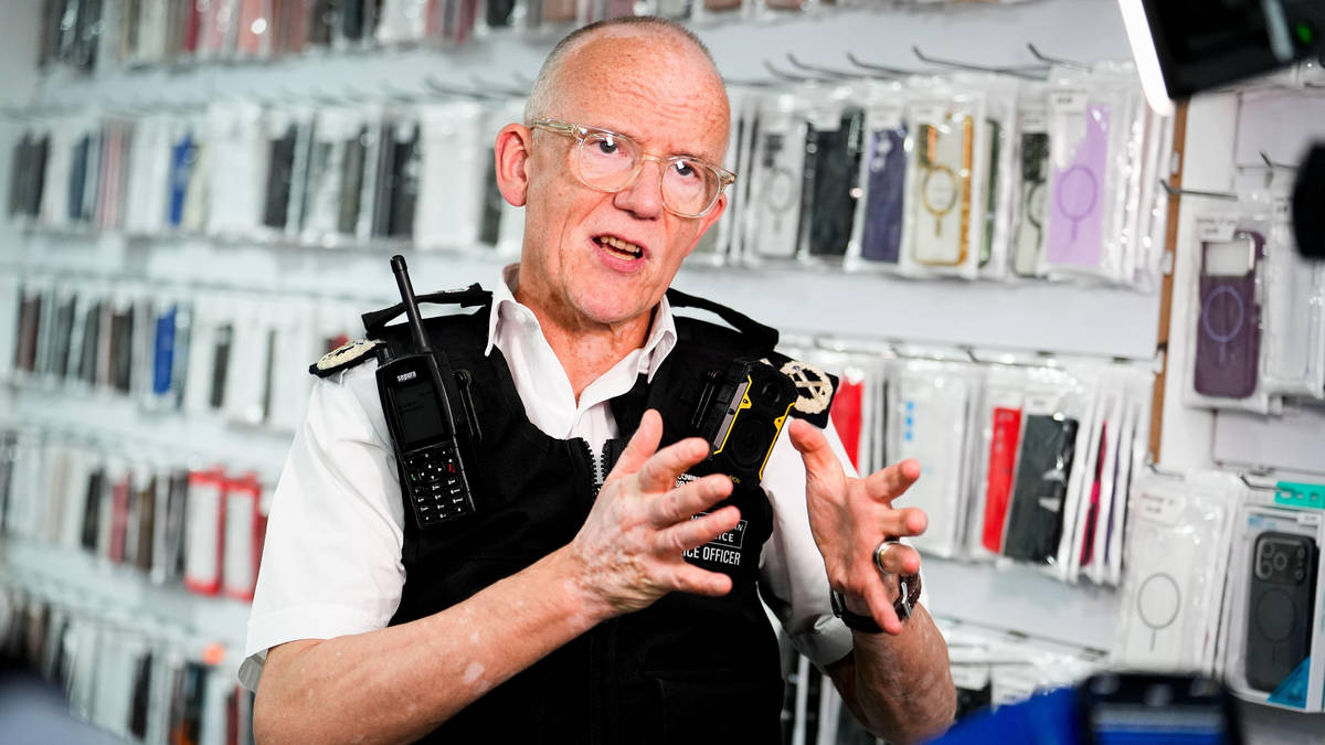 Knife and gun suspects roaming the streets due to overcrowded prisons, 'flabbergasted' Met chief warns
