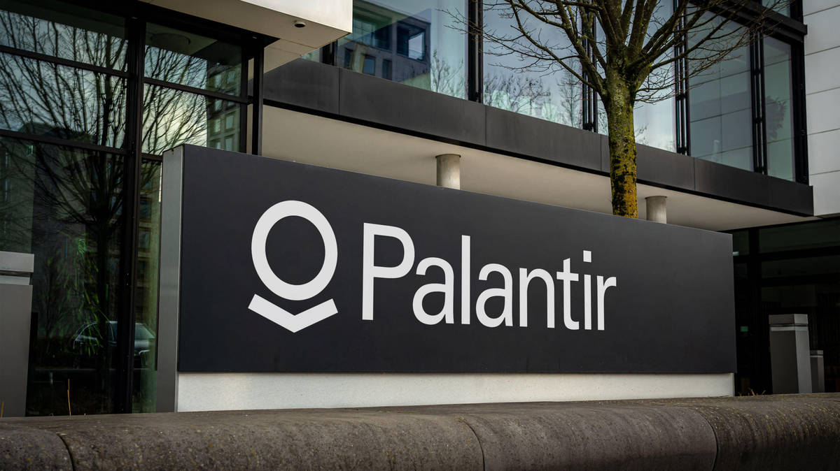 Former Labour health minister calls for 'forensic' review of £330m NHS contract with American tech giant Palantir