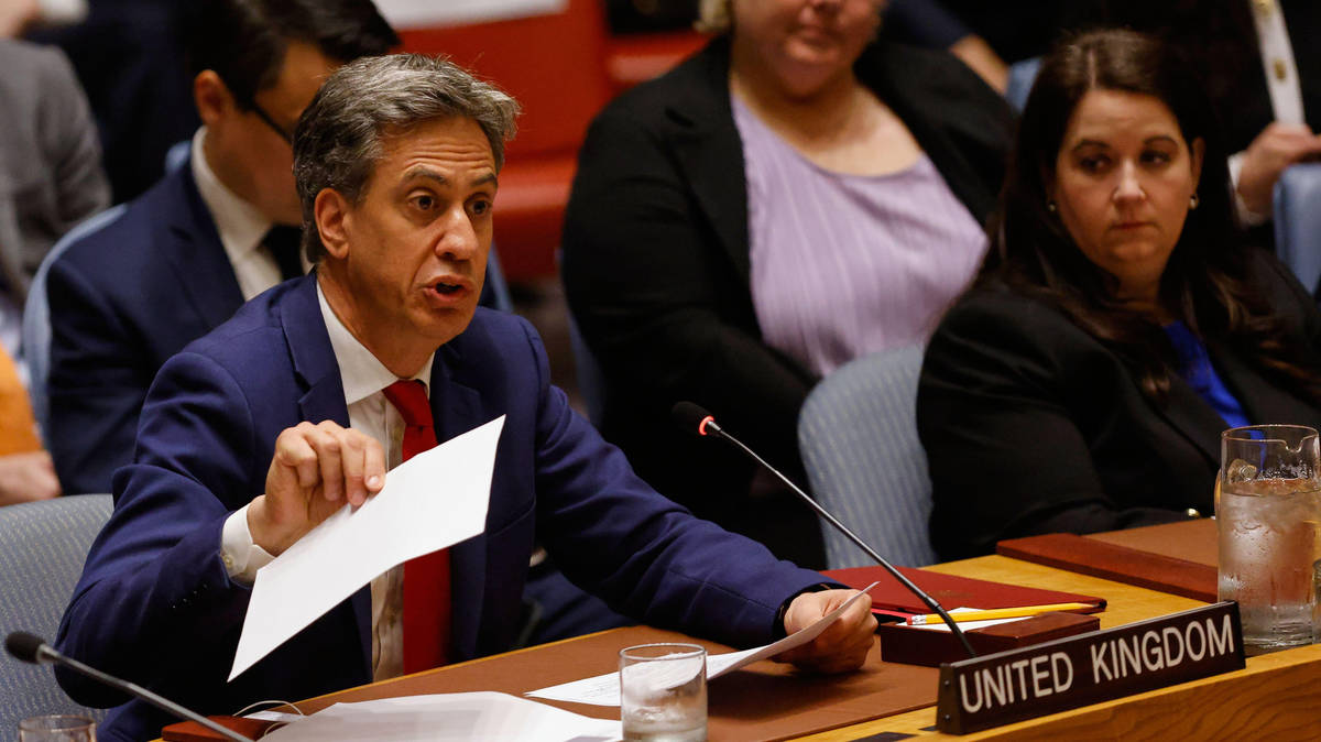 UK 'will not tolerate intimidation and threats', Miliband tells Iran's foreign secretary