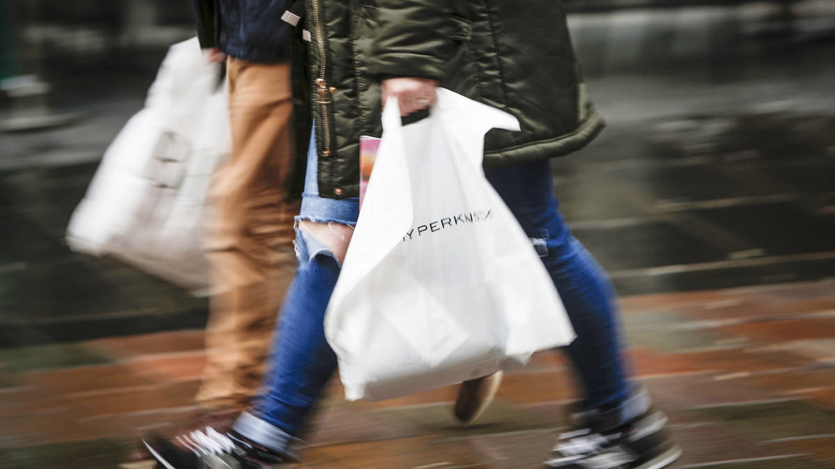 Consumer confidence continues gradual recovery amid household bill concerns
