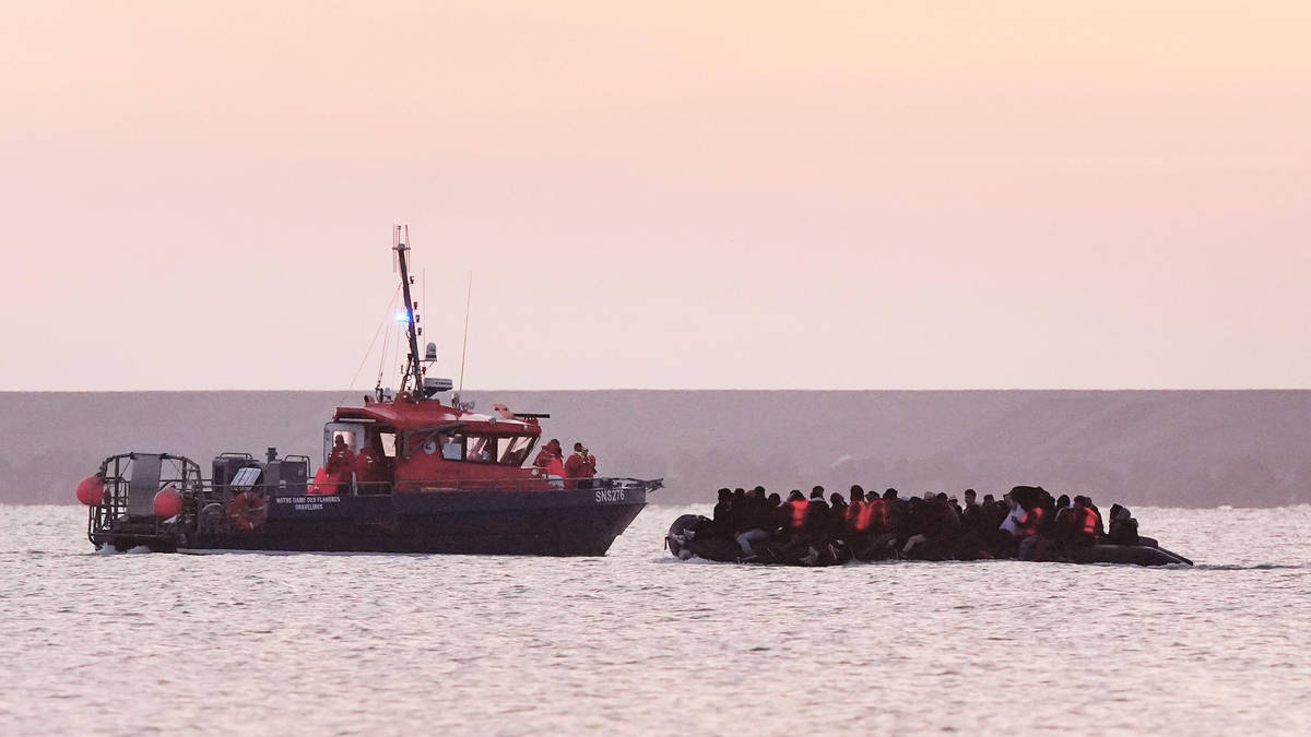 Britain's 'one in, one out' migrant deal with France scrapped | LBC