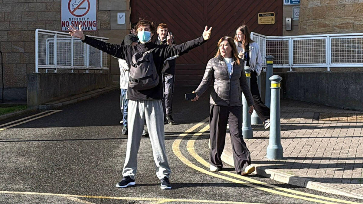 英国政府が刑務所過密対策で受刑者約650人を早期釈放、第2段階を開始し保護観察官の負担増も懸念