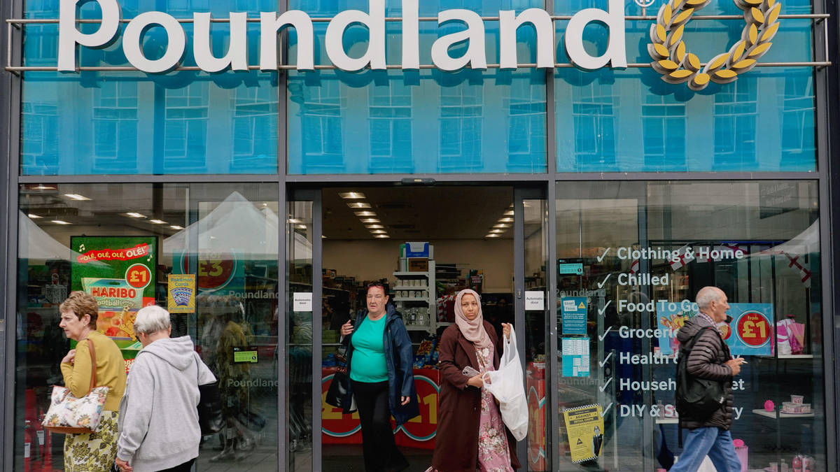 Poundland faces administration risk as owners seek rescue buyer