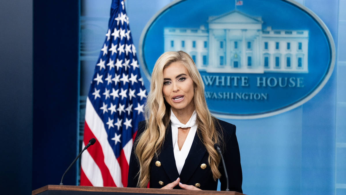 White House defends new press secretary amid questions over her legal ...