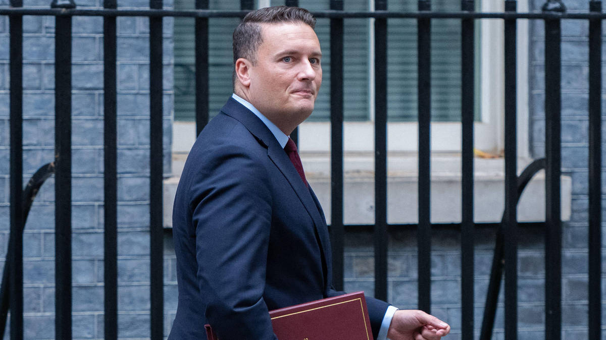Wes Streeting urges UK households to stockpile food and water for crisis