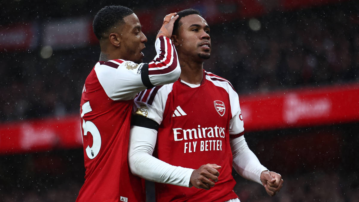 Arsenal move level with Manchester City in Premier League after centre ...