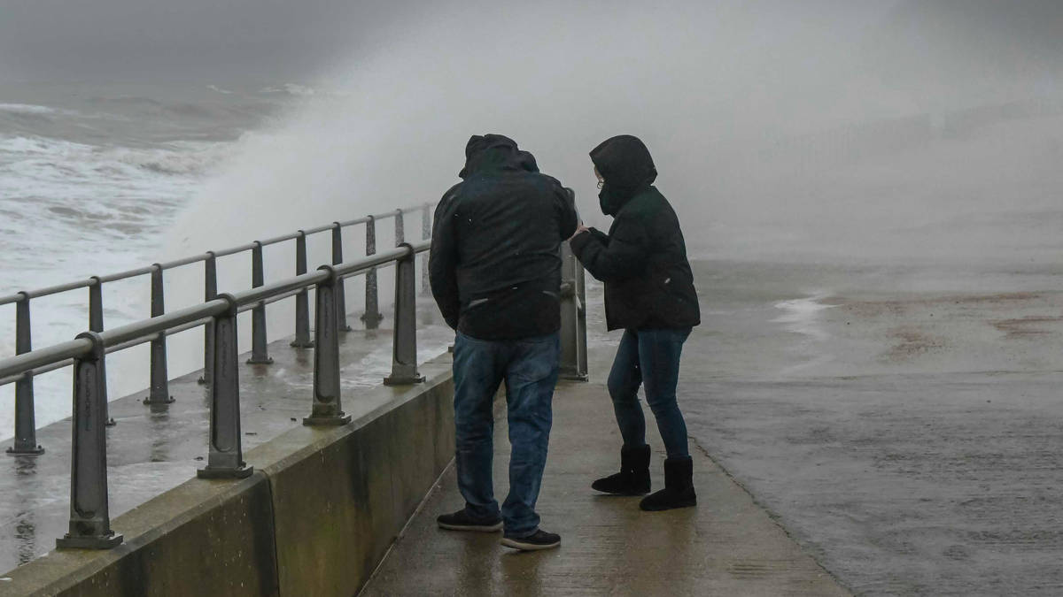 Sturm Boelo: Tausende Haushalte ohne Strom und Flugausfälle