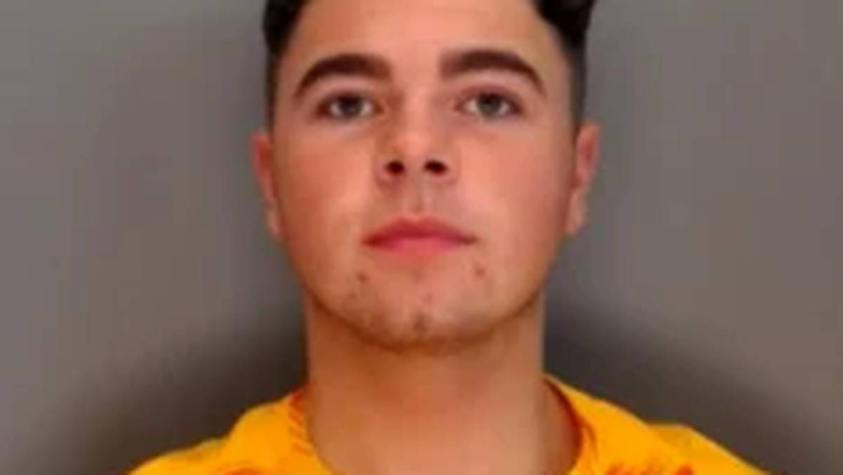 Machete-wielding drug dealer who lost shoe during police chase on e-bike jailed