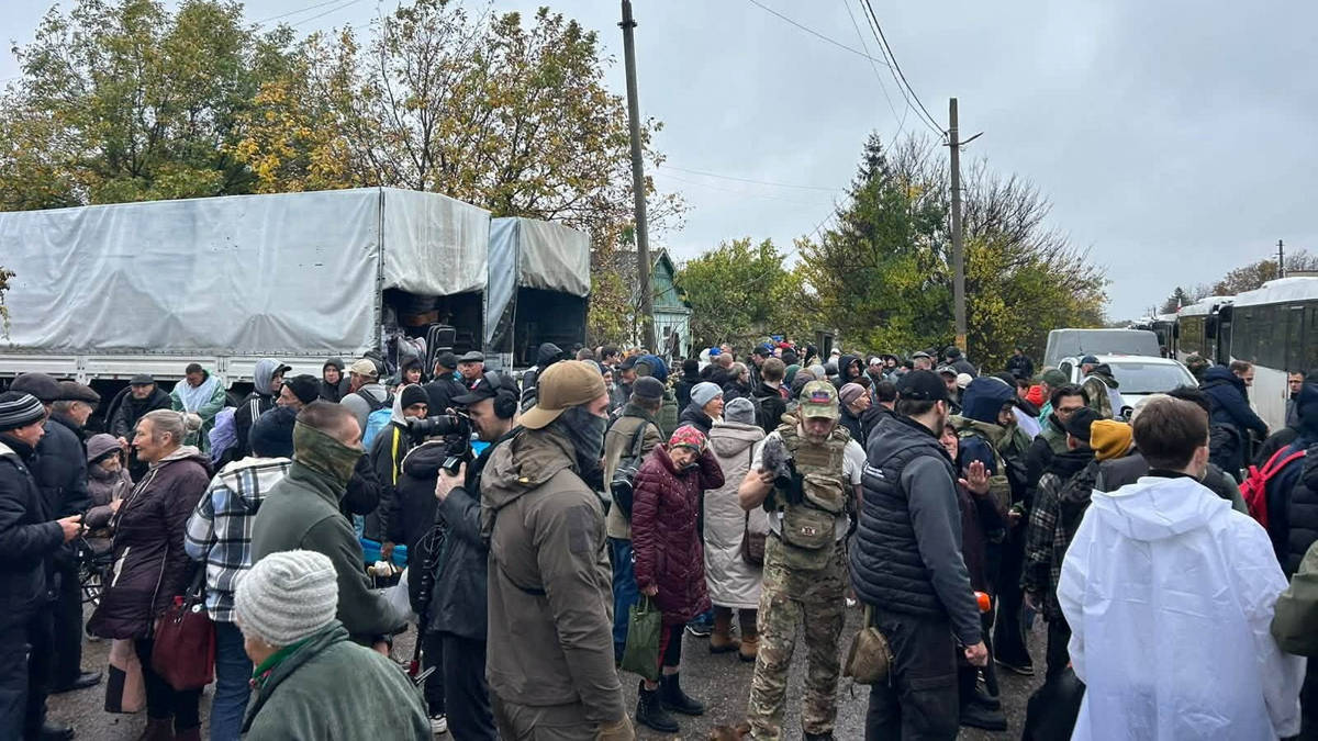 Evacuees from Russian-controlled Ukrainian town arrive in Belarus as Melania Trump's ceasefire continues to hold